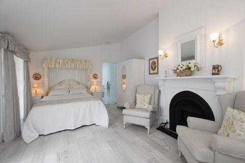 White Dove Cottage Bed And Breakfast - Kempsey Accommodation 0