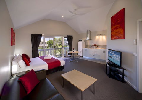 Boathouse Resort Studios And Suites - Kempsey Accommodation 10