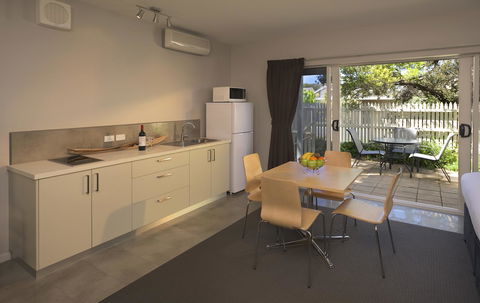Boathouse Resort Studios And Suites - Kempsey Accommodation 21