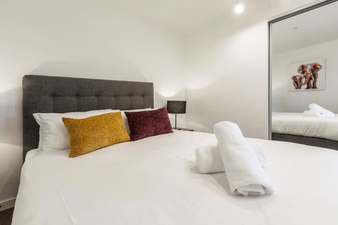 2Bedroom Apartment With Views In Docklands Next To CBD & Marvel Stadium - Kempsey Accommodation 12