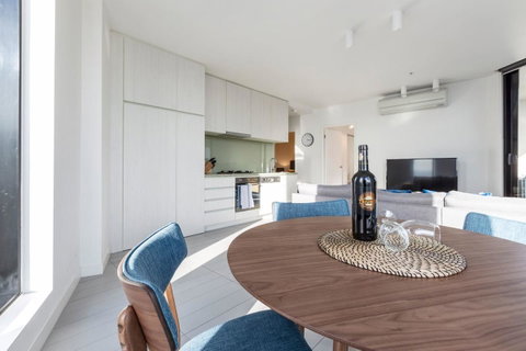 2Bedroom Apartment With Views In Docklands Next To CBD & Marvel Stadium - Kempsey Accommodation 3