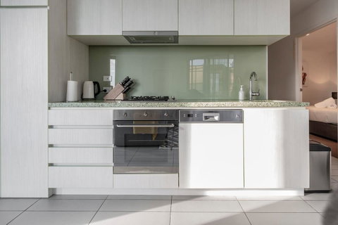 2Bedroom Apartment With Views In Docklands Next To CBD & Marvel Stadium - Kempsey Accommodation 6