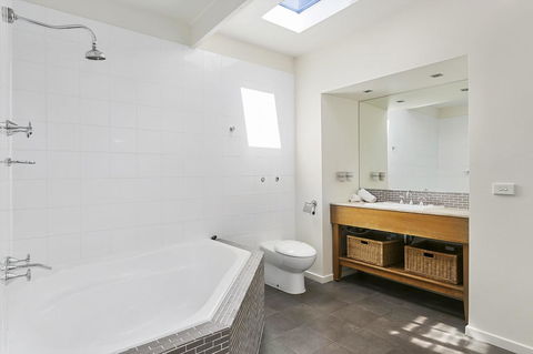 Front Beach House - Kempsey Accommodation 22