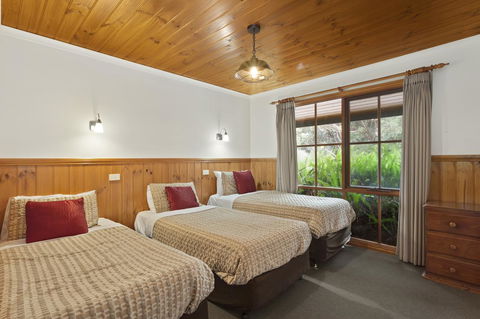 Apollo Bay Cottages - Kempsey Accommodation 3