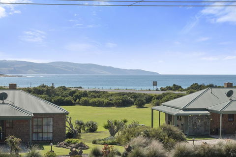 Apollo Bay Cottages - Kempsey Accommodation 1