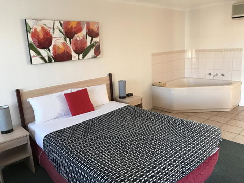 Beachcomber Motel & Apartments - Kempsey Accommodation 0