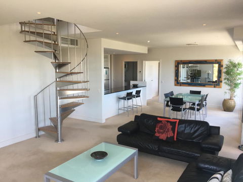 Geelong Waterfront Penthouse Apartment - Kempsey Accommodation 3
