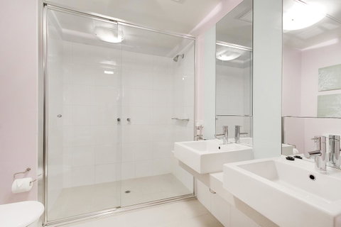 Waterfront Melbourne Apartments - Kempsey Accommodation 24