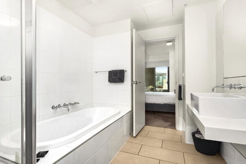 Waterfront Melbourne Apartments - Kempsey Accommodation 43