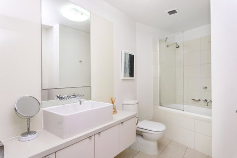 Waterfront Melbourne Apartments - Kempsey Accommodation 37