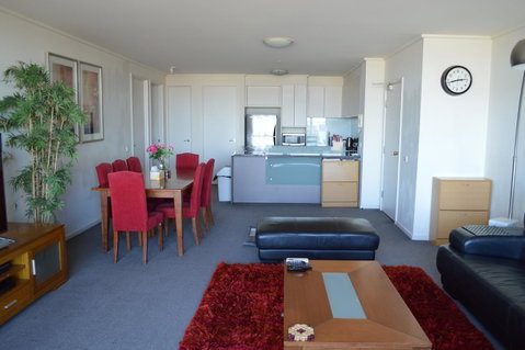 3BR Apartment At Victoria Tower Southbank - Kempsey Accommodation 1