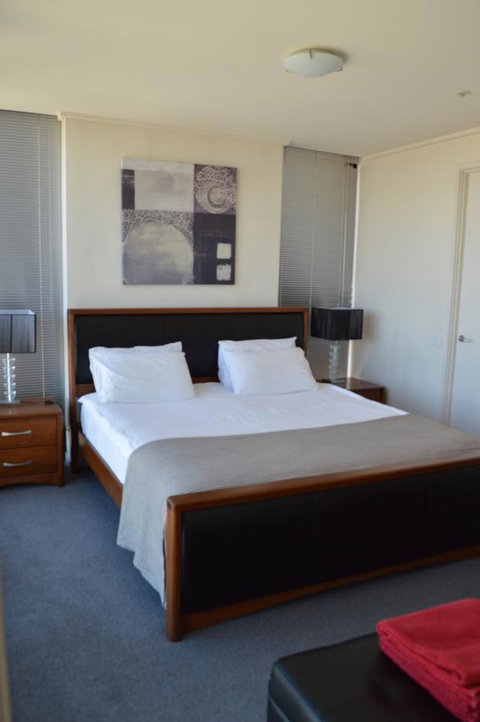 3BR Apartment At Victoria Tower Southbank - Kempsey Accommodation 7