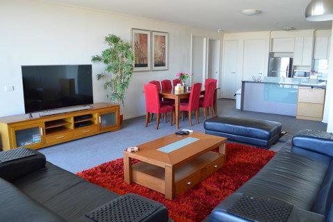 3BR Apartment At Victoria Tower Southbank - Kempsey Accommodation 0