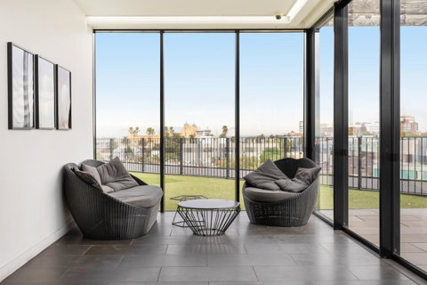 Modern Apartment In The Heart Of St Kilda - Kempsey Accommodation 17