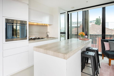 Modern Apartment In The Heart Of St Kilda - Kempsey Accommodation 8