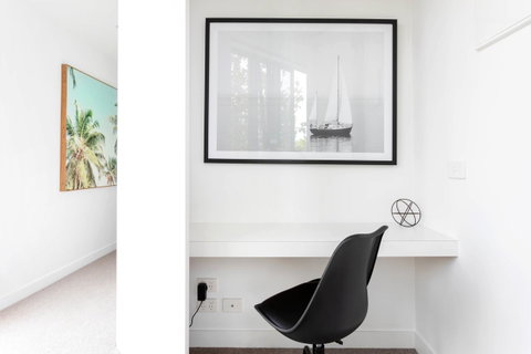 Modern Apartment In The Heart Of St Kilda - Kempsey Accommodation 2