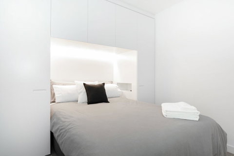 Modern Apartment In The Heart Of St Kilda - Kempsey Accommodation 12