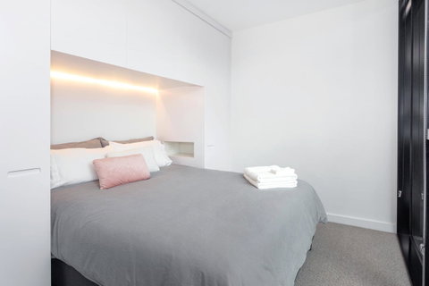 Modern Apartment In The Heart Of St Kilda - Kempsey Accommodation 11
