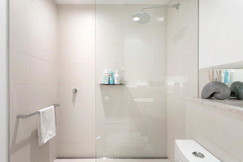 Modern Apartment In The Heart Of St Kilda - Kempsey Accommodation 15