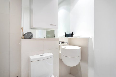 Modern Apartment In The Heart Of St Kilda - Kempsey Accommodation 14