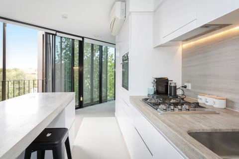 Modern Apartment In The Heart Of St Kilda - Kempsey Accommodation 6