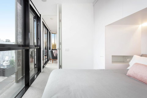 Modern Apartment In The Heart Of St Kilda - Kempsey Accommodation 10