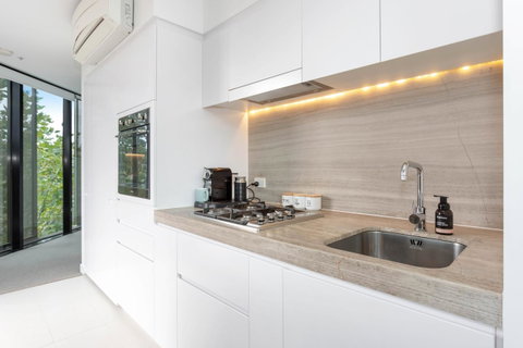 Modern Apartment In The Heart Of St Kilda - Kempsey Accommodation 5