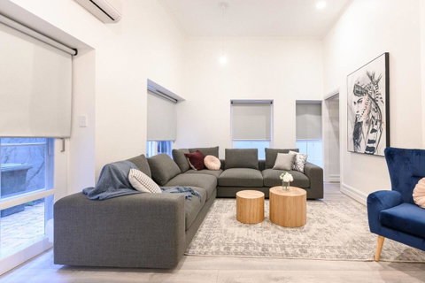 Unique 3 Bedroom Central CBD Townhouse - Kempsey Accommodation 1