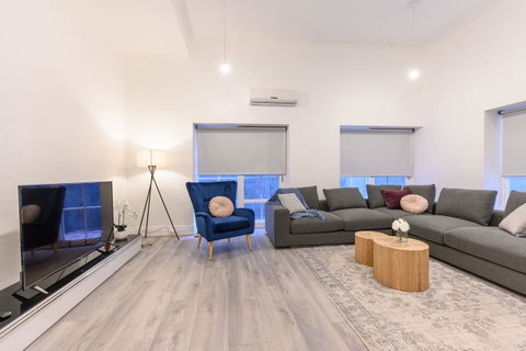 Unique 3 Bedroom Central CBD Townhouse - Kempsey Accommodation 2