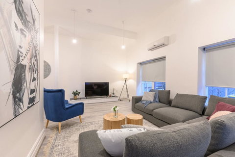 Unique 3 Bedroom Central CBD Townhouse - Kempsey Accommodation 0
