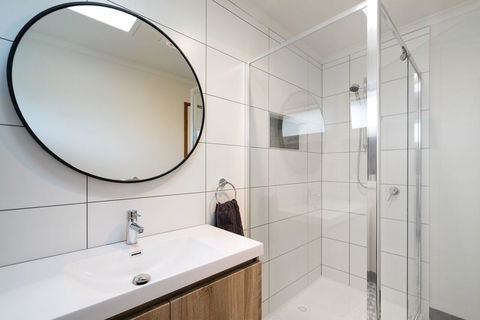 Uptown Frankston - Kempsey Accommodation 11