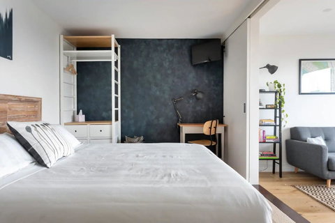 BestView St Kilda Spectacular Sunset Hideaway - Boutique Self-contained Luxury Apartment - Kempsey Accommodation 3