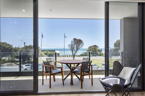 Blairgowrie Apartment 1 - On The Beach - Kempsey Accommodation 0