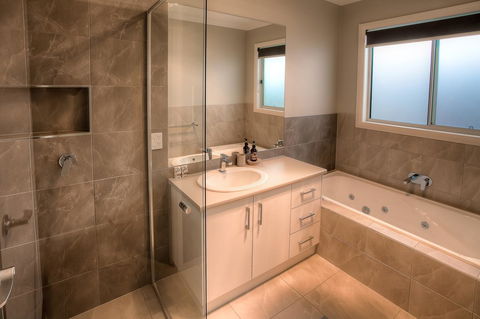 Luxury Abalina Cottages - Kempsey Accommodation 10