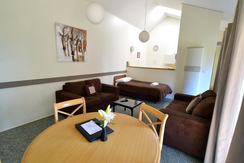 Executive Hideaway - Kempsey Accommodation 25