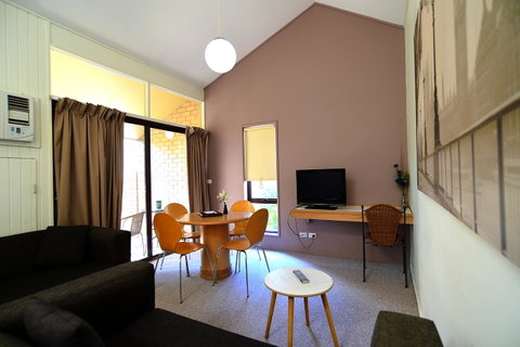 Executive Hideaway - Kempsey Accommodation 16