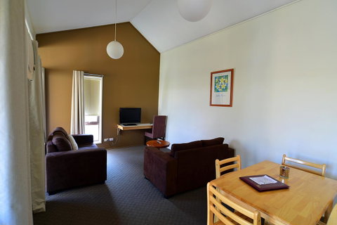 Executive Hideaway - Kempsey Accommodation 9