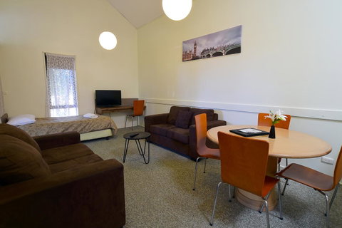 Executive Hideaway - Kempsey Accommodation 12