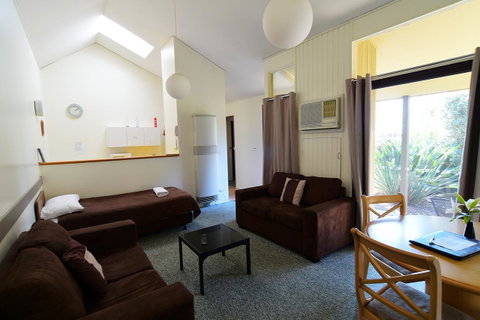 Executive Hideaway - Kempsey Accommodation 23