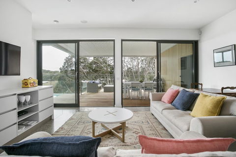 Lansdowne Villa - With Swimming Pool - Kempsey Accommodation 1