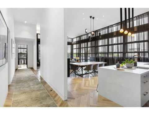 Ultimate Luxury Penthouse From The Block - Kempsey Accommodation 16