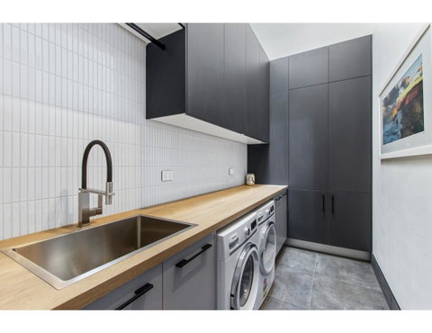 Ultimate Luxury Penthouse From The Block - Kempsey Accommodation 14