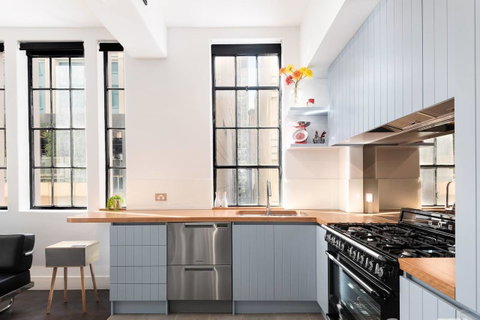Spacious Designer Warehouse Melbourne CBD Apartment - Kempsey Accommodation 16