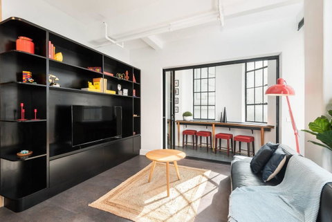 Spacious Designer Warehouse Melbourne CBD Apartment - Kempsey Accommodation 13