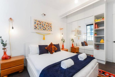 Spacious Designer Warehouse Melbourne CBD Apartment - Kempsey Accommodation 6
