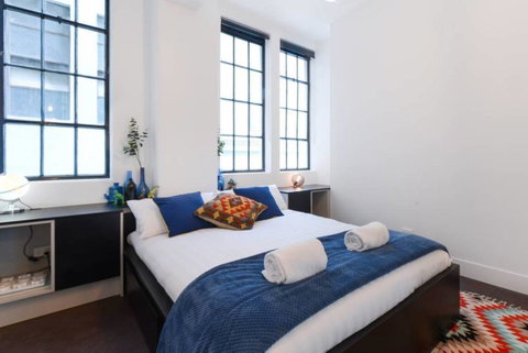 Spacious Designer Warehouse Melbourne CBD Apartment - Kempsey Accommodation 8