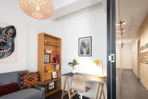 Spacious Designer Warehouse Melbourne CBD Apartment - Kempsey Accommodation 9
