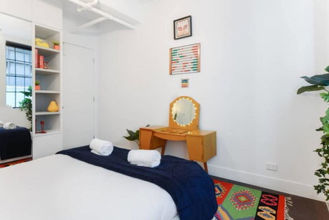 Spacious Designer Warehouse Melbourne CBD Apartment - Kempsey Accommodation 5