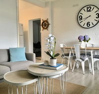 The Wheelhouse - 2BR Waterfront Apt in town - Kempsey Accommodation