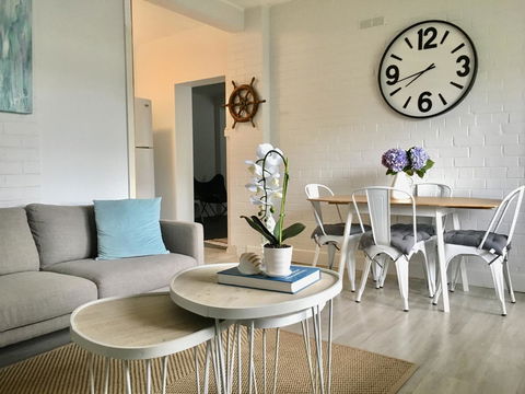 The Wheelhouse - 2BR Waterfront Apt In Town - Kempsey Accommodation 0